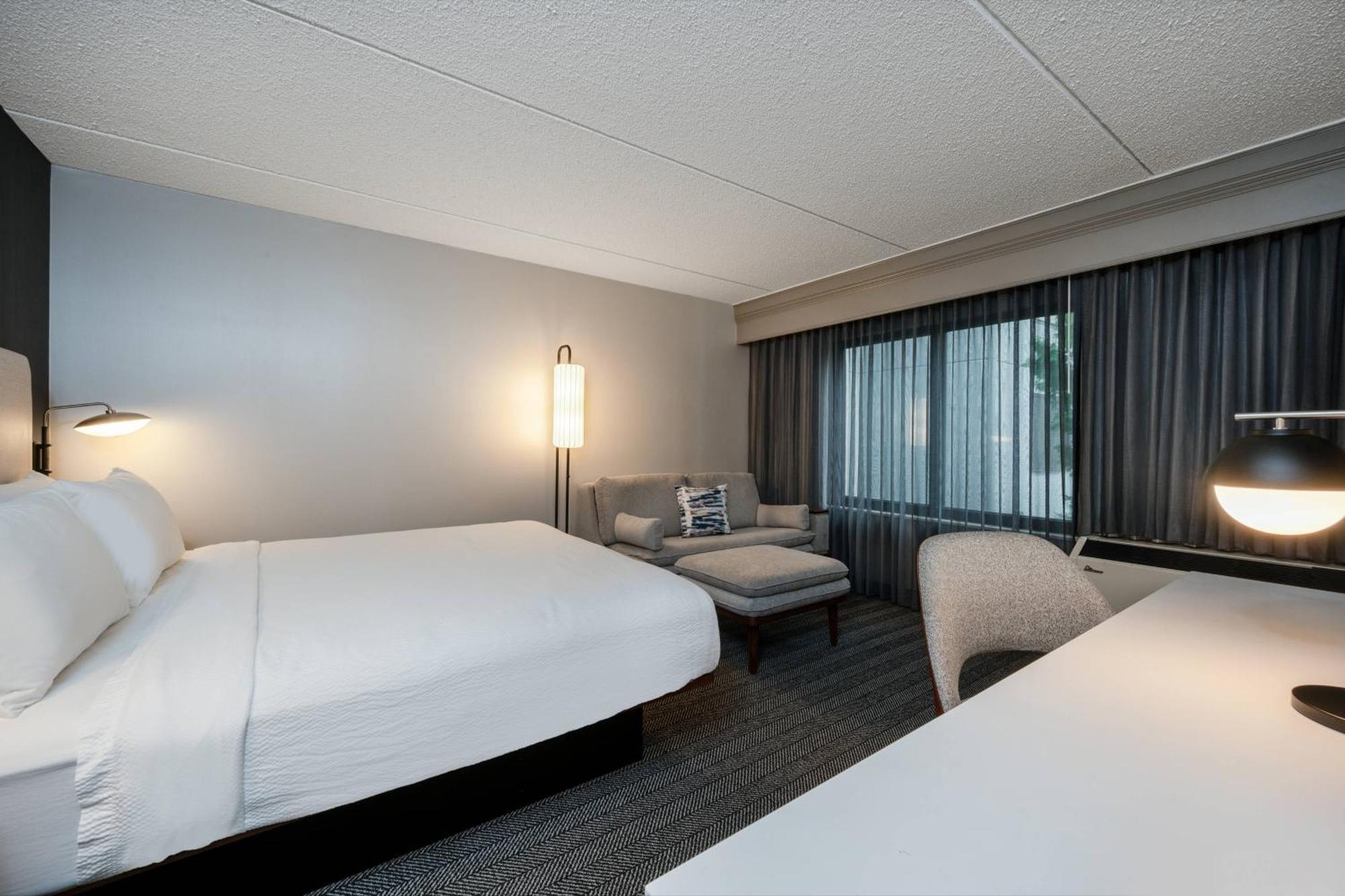 Courtyard Columbus Airport Hotel Ngoại thất bức ảnh