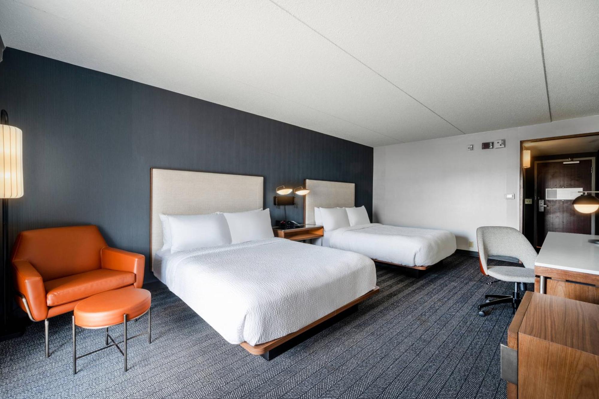 Courtyard Columbus Airport Hotel Ngoại thất bức ảnh
