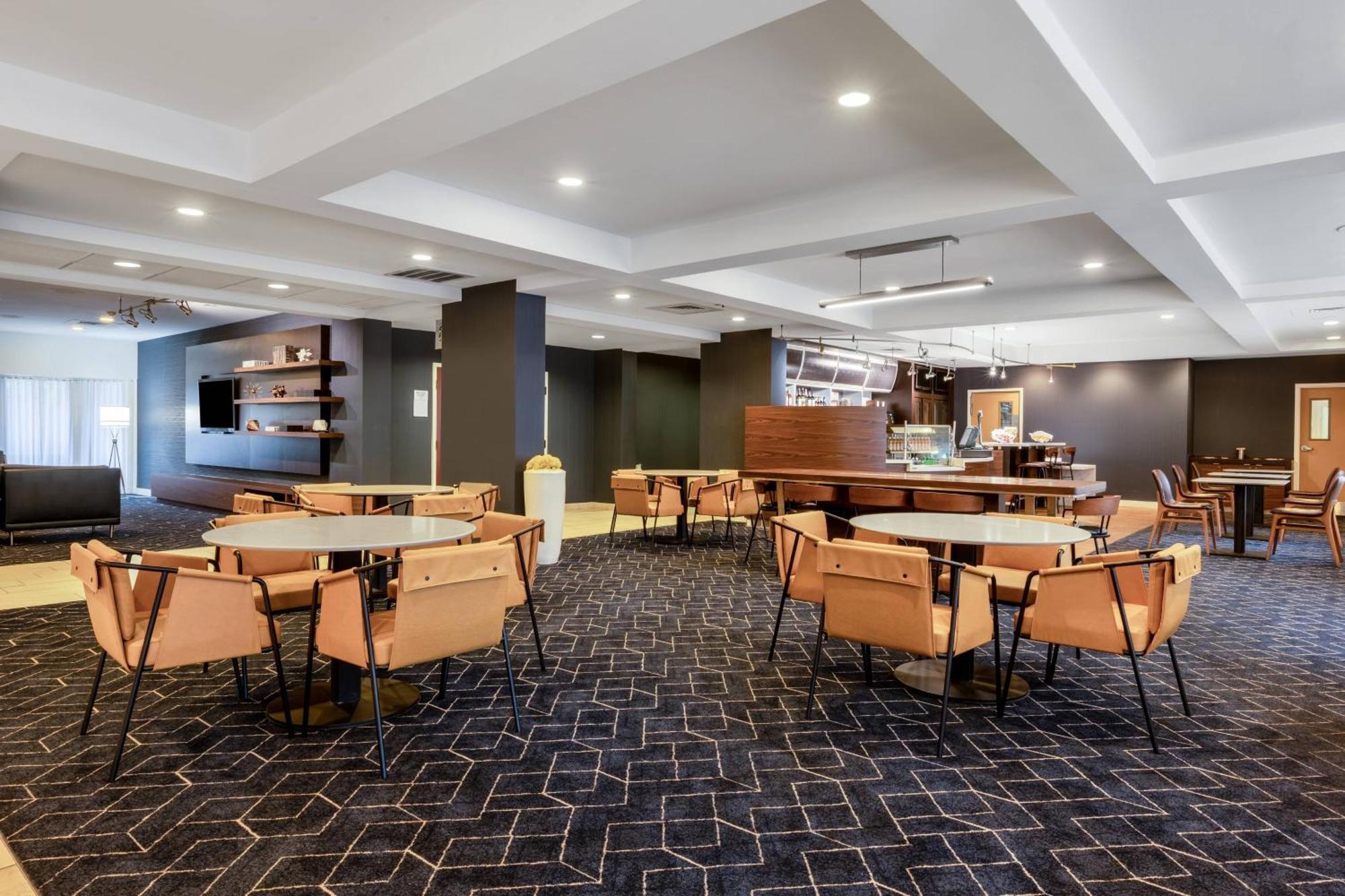 Courtyard Columbus Airport Hotel Ngoại thất bức ảnh